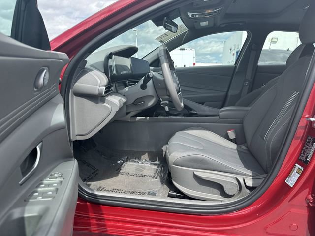 Used 2025 Hyundai Elantra SEL FWD image 22
