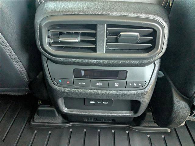 Used 2025 Honda Pilot Touring image 16