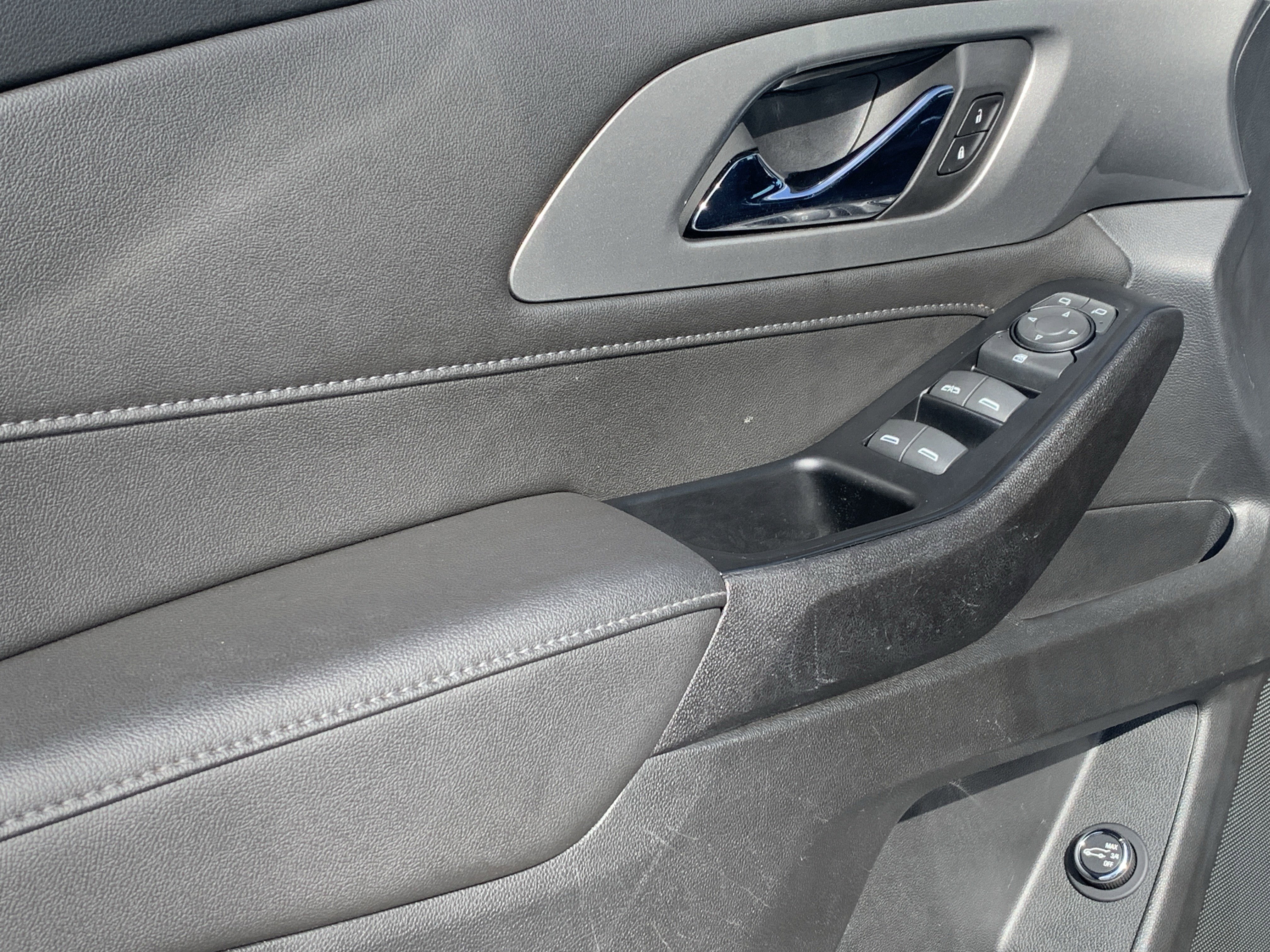 Used 2023 Chevrolet Traverse LT image 27