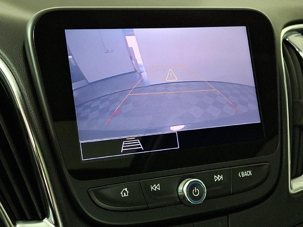 Used 2021 Chevrolet Malibu LT FWD image 4