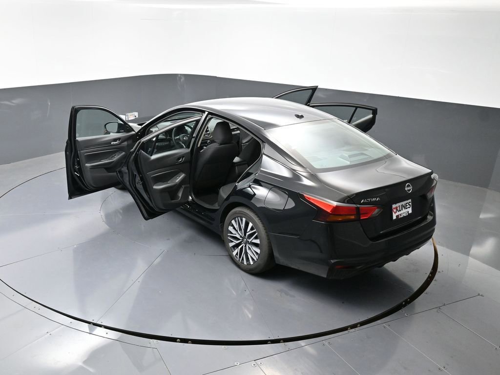 Used 2024 Nissan Altima 2.5 SV image 59