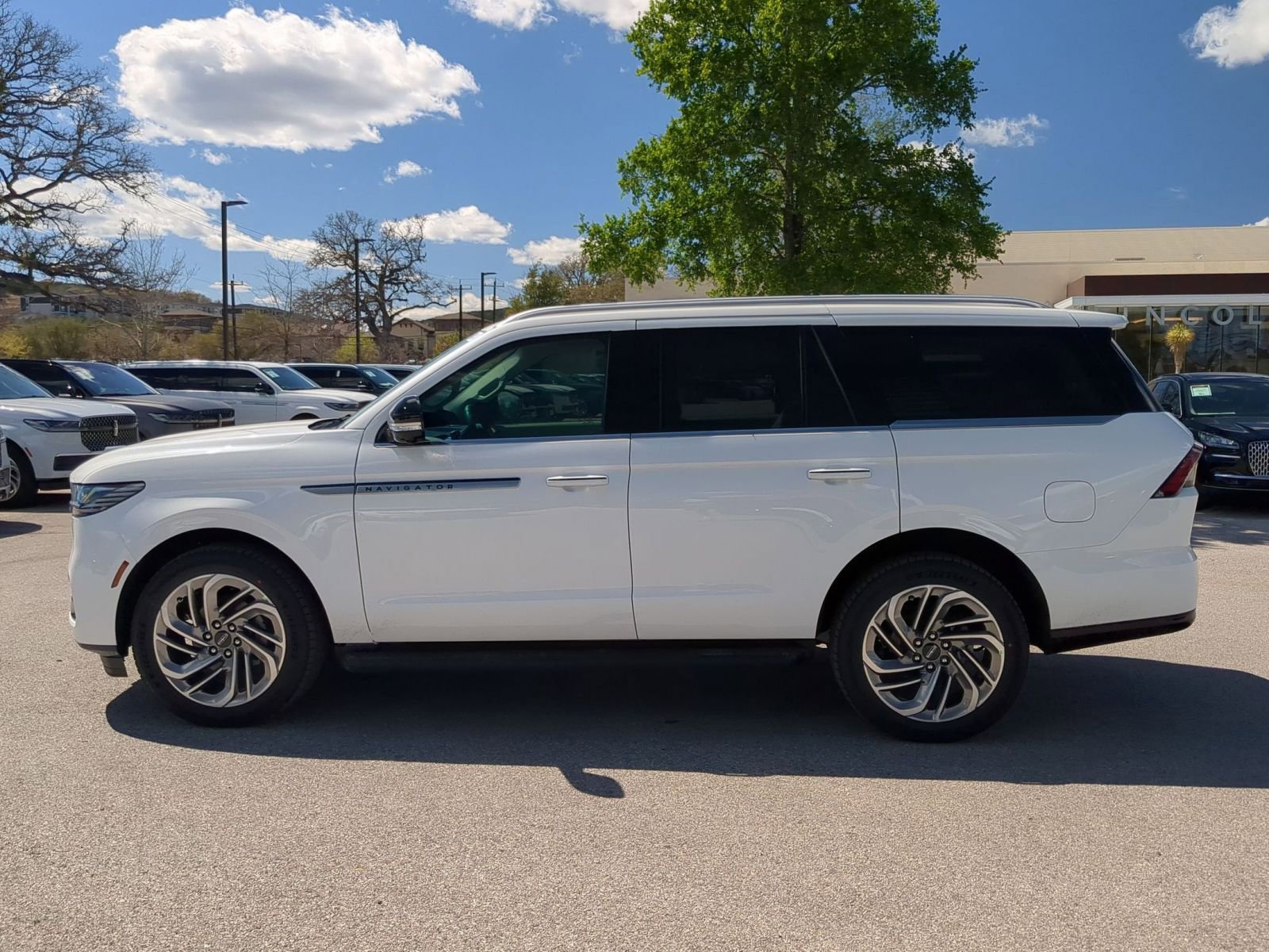 New 2026 Lincoln Navigator Premiere image 6