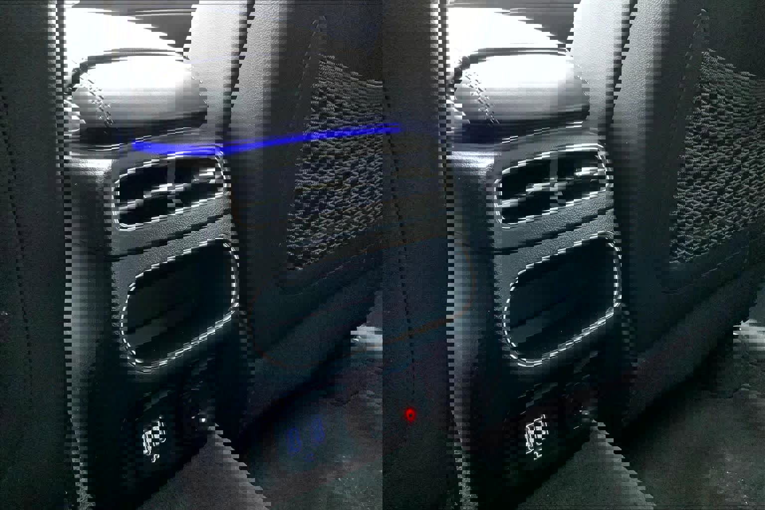 Used 2024 Genesis GV70 2.5T w/ Advanced Package image 35