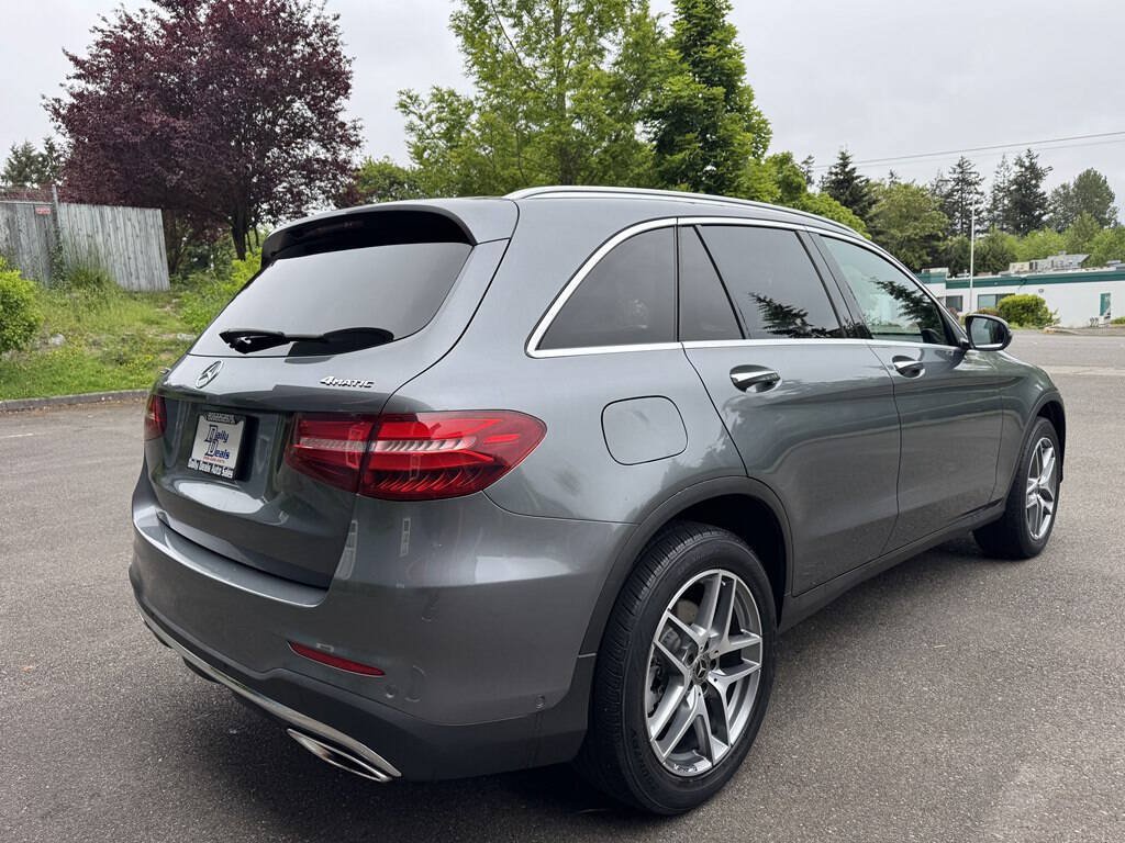 Used 2017 Mercedes-Benz GLC 300 4MATIC image 3