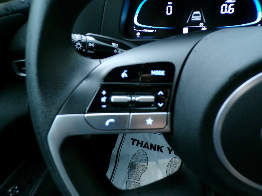 Certified 2025 Hyundai Elantra SE FWD image 29
