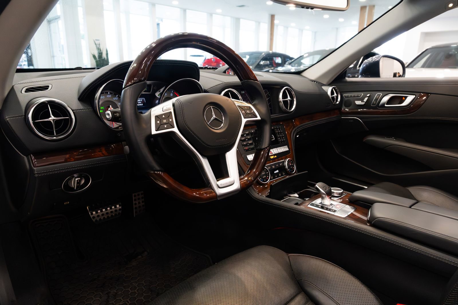 Used 2014 Mercedes-Benz SL 550 image 9