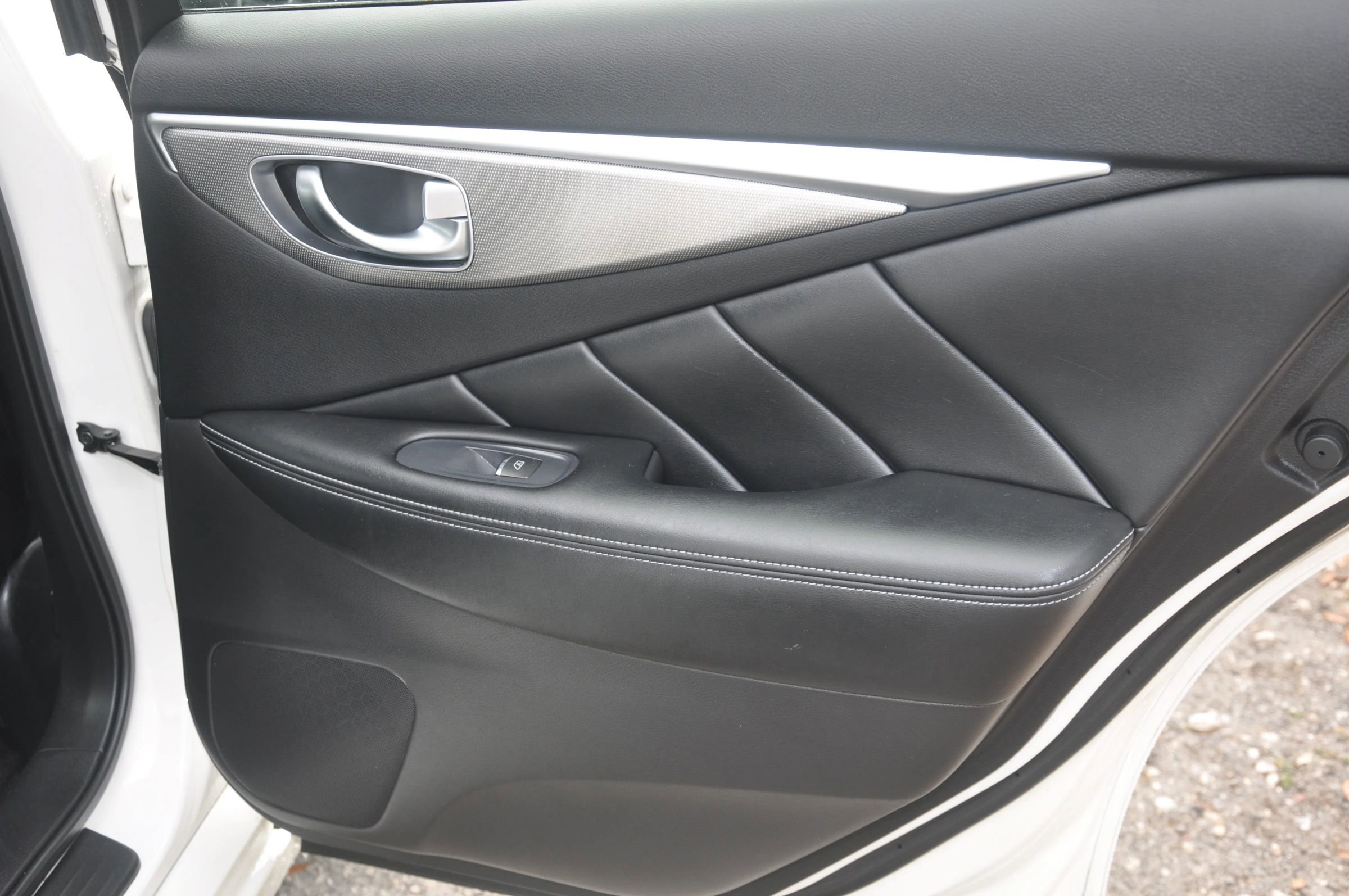 Used 2014 INFINITI Q50 Premium w/ Navigation Package image 24