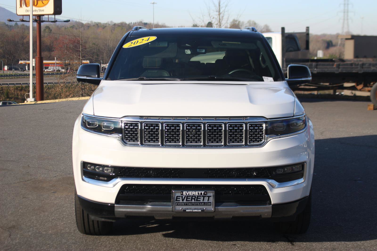 Used 2024 Jeep Grand Wagoneer L Series III image 2