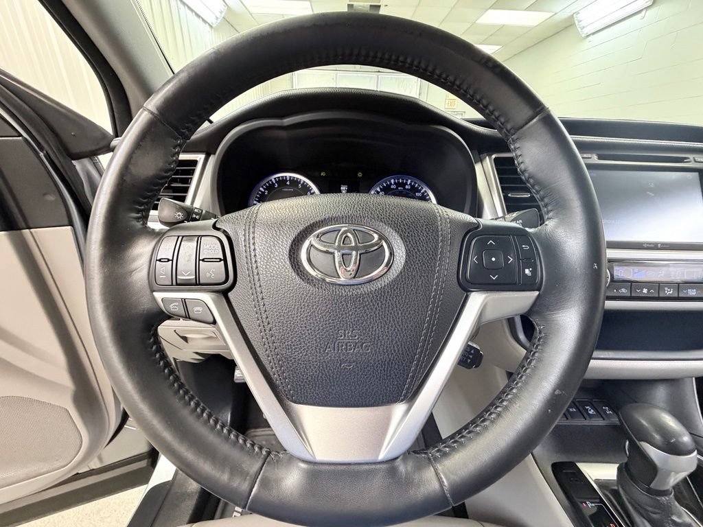 Used 2015 Toyota Highlander XLE AWD/4WD image 48