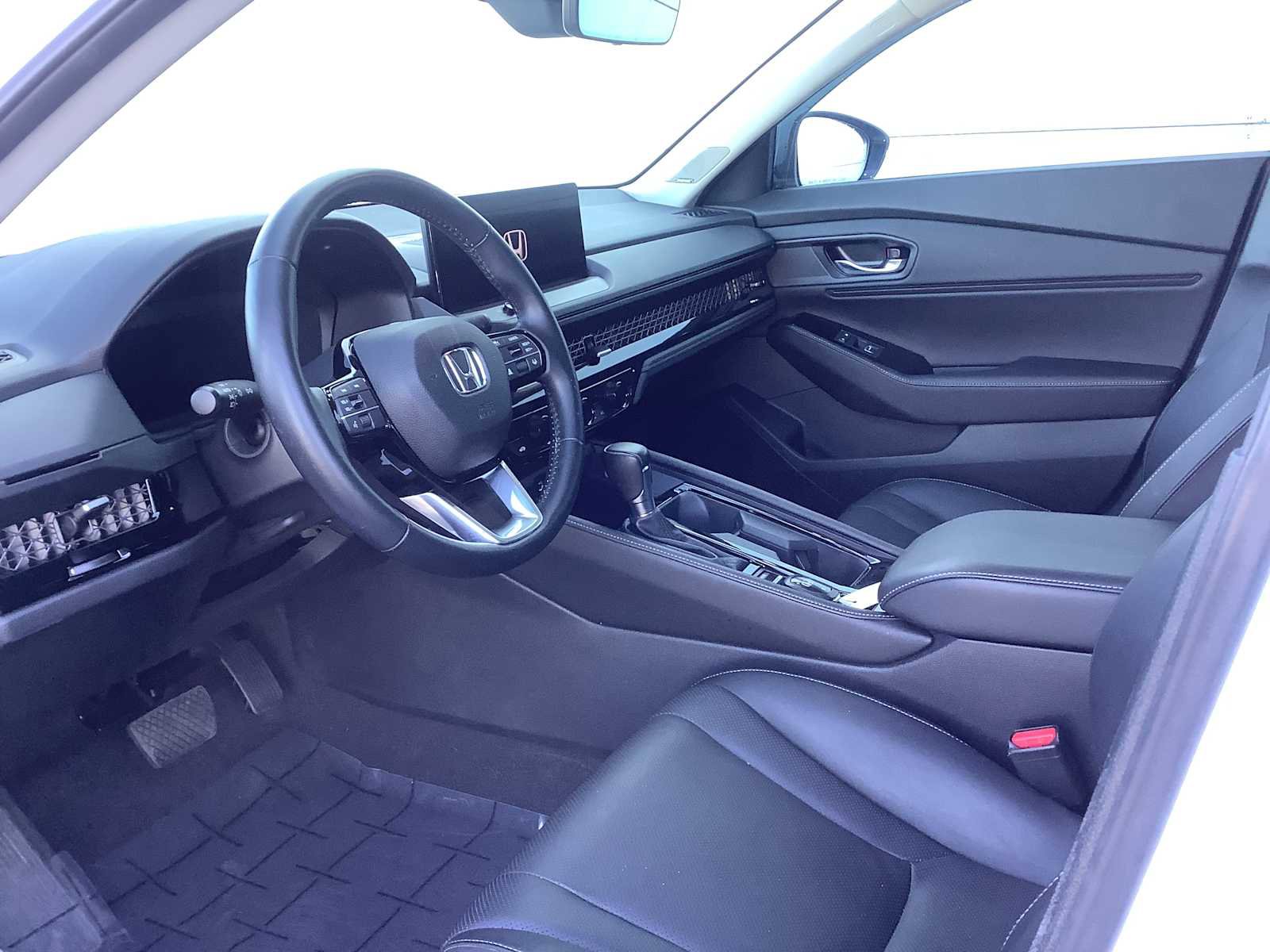 Used 2023 Honda Accord Touring image 3