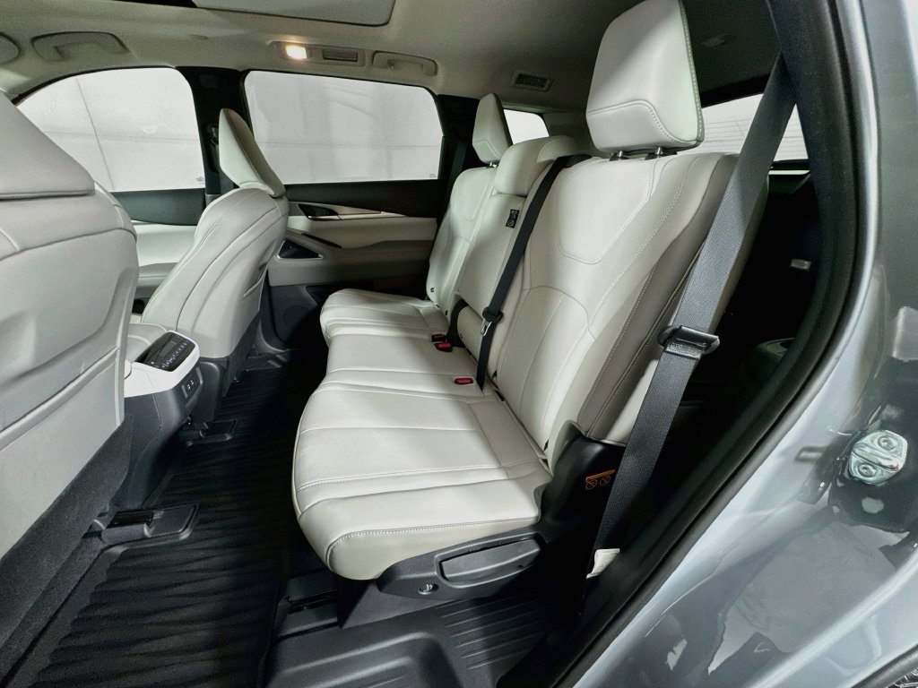 Certified 2027 INFINITI QX60 Luxe w/ Cargo Package AWD/4WD image 33