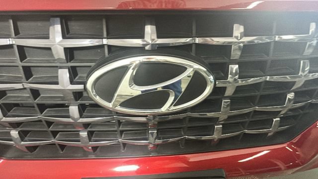 Used 2025 Hyundai Venue SEL FWD image 9