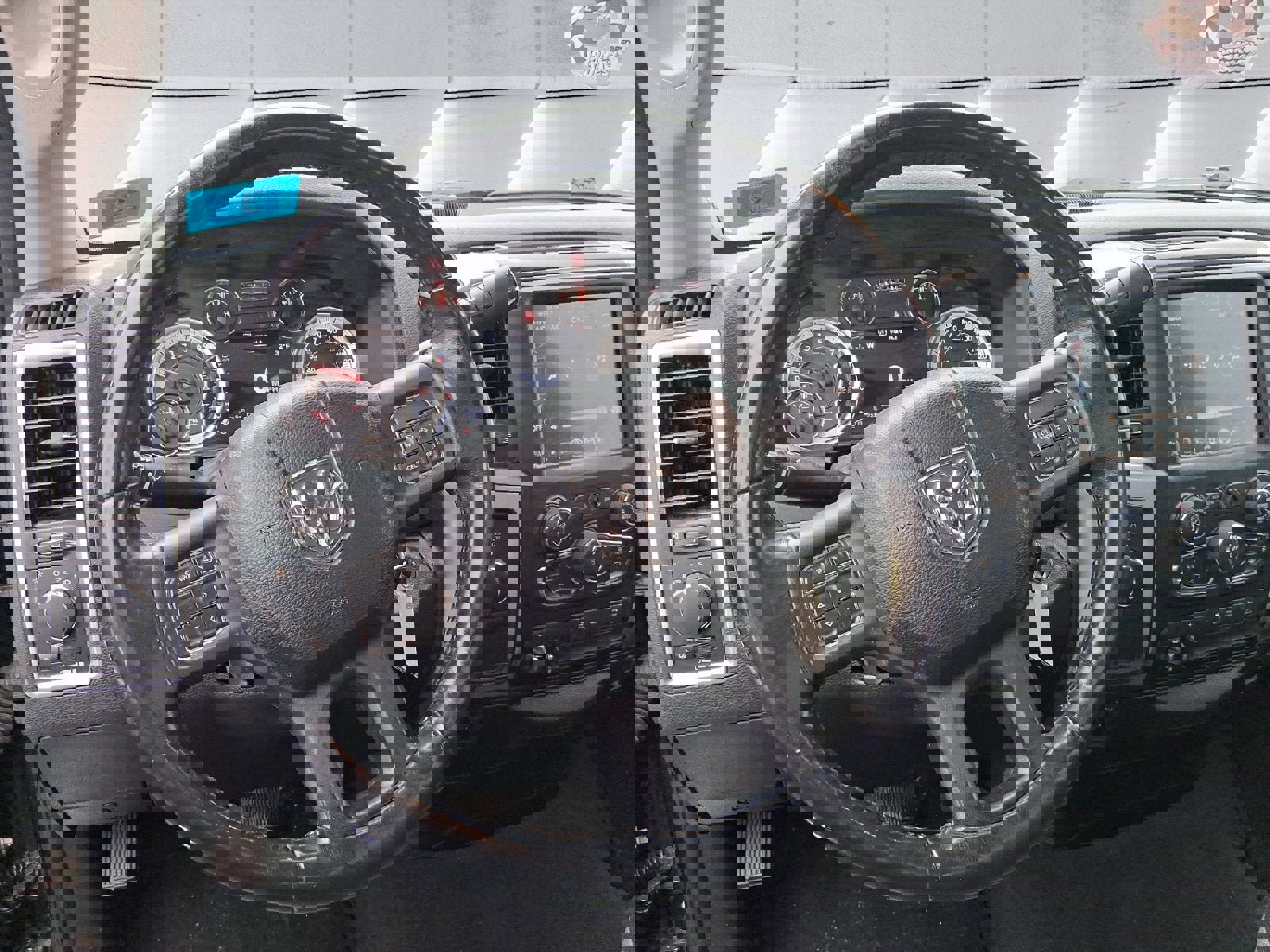 Used 2017 RAM 2500 SLT w/ Luxury Group image 13