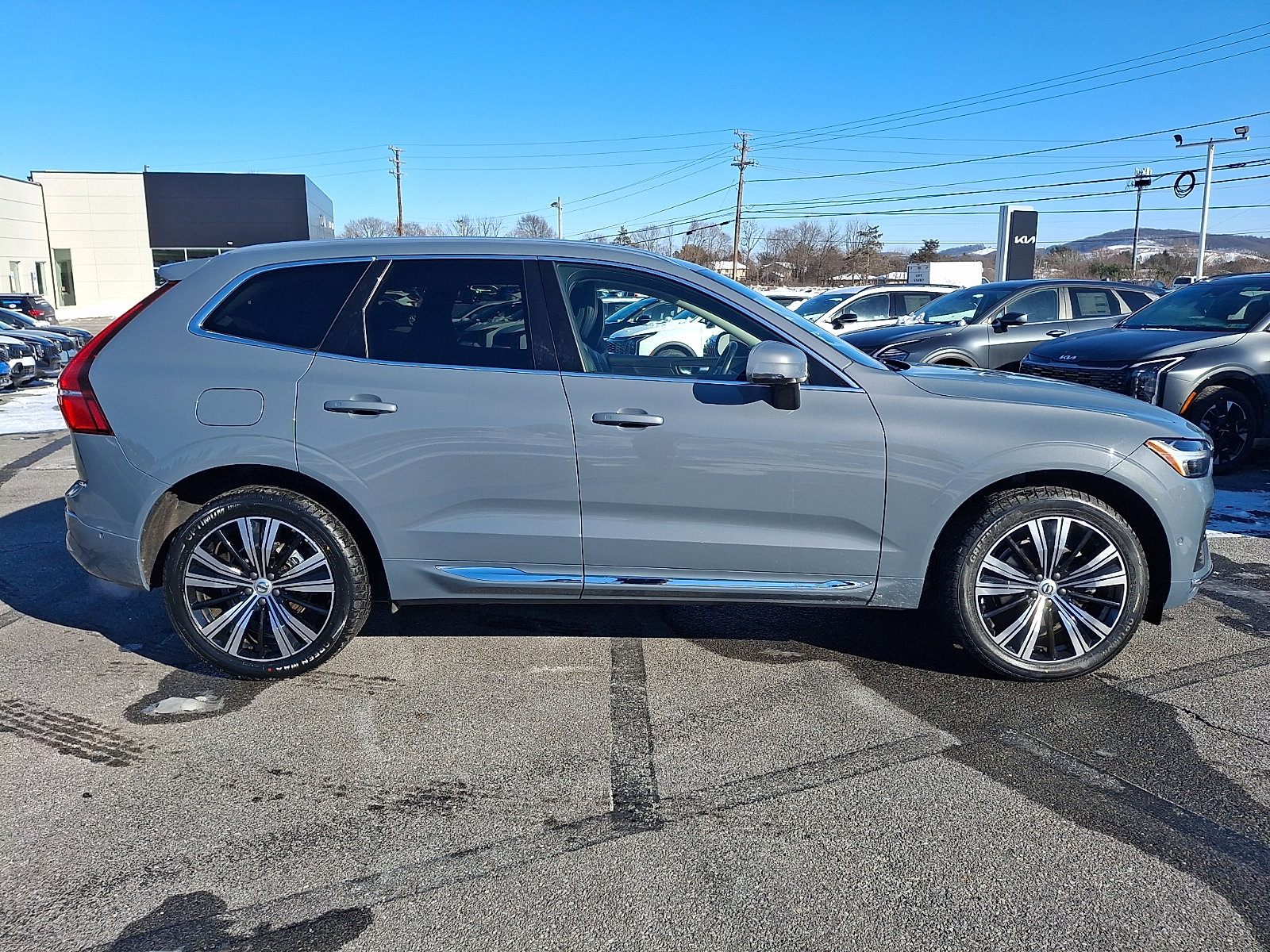Used 2023 Volvo XC60 B5 Plus image 7