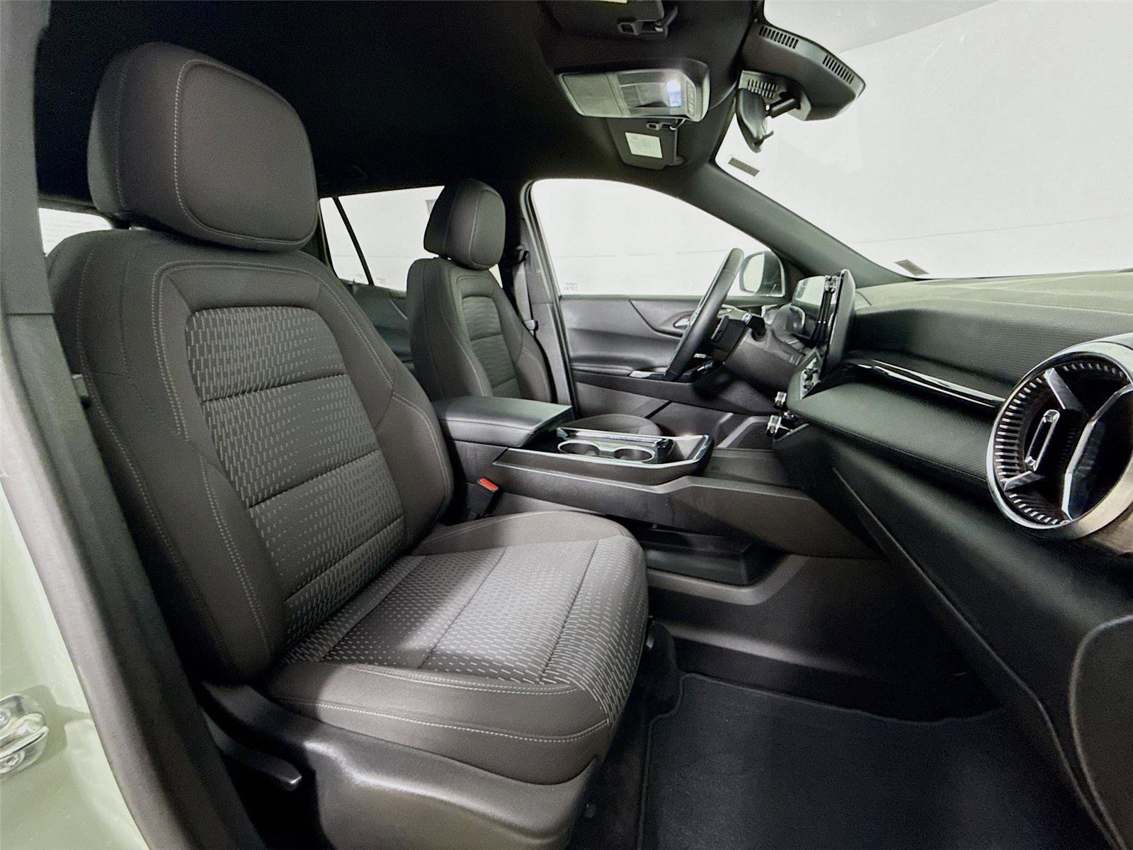 Used 2025 Chevrolet Equinox LT image 28