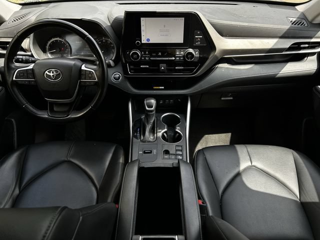 Used 2023 Toyota Highlander XLE FWD image 12