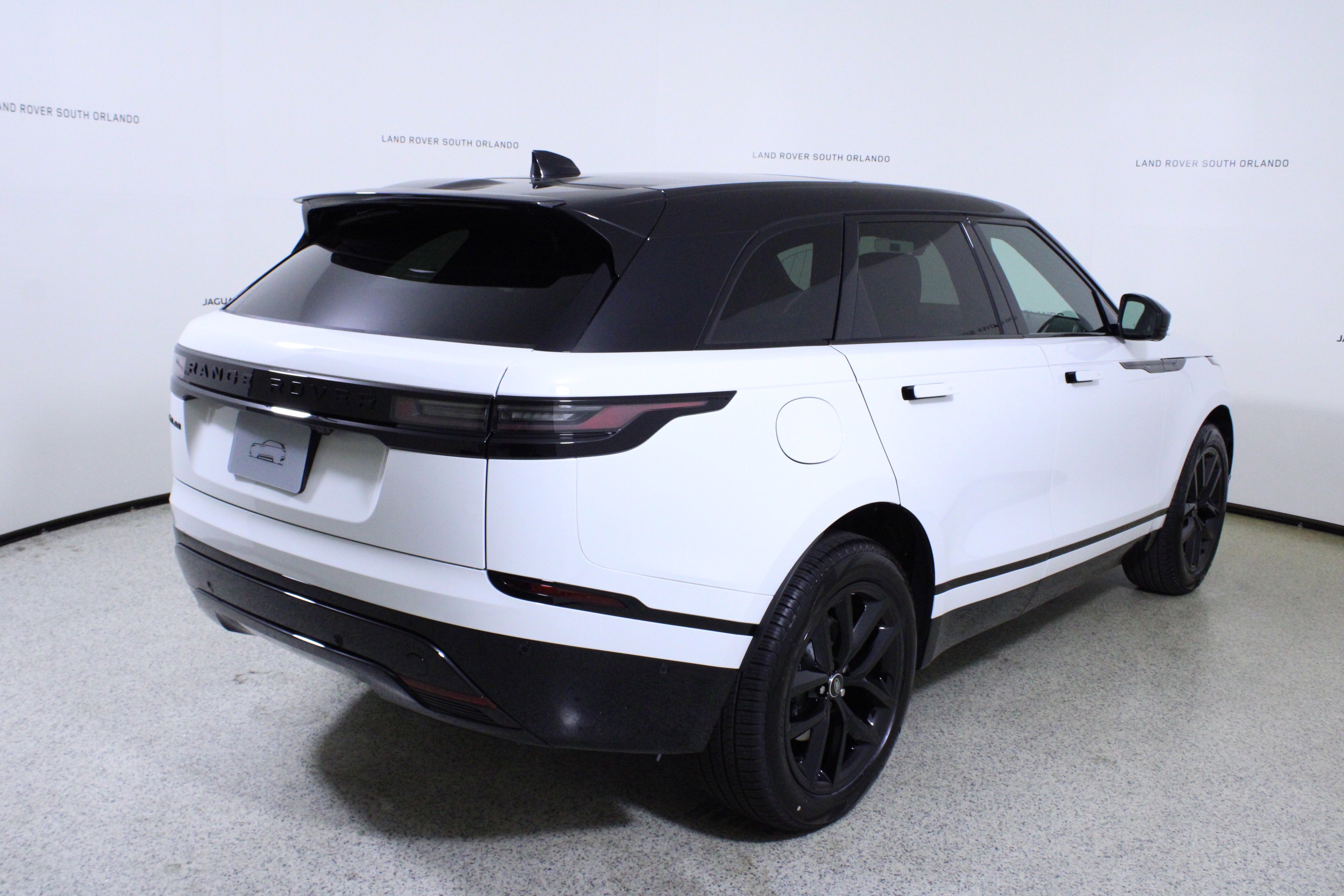 New 2026 Land Rover Range Rover Velar Dynamic SE image 7