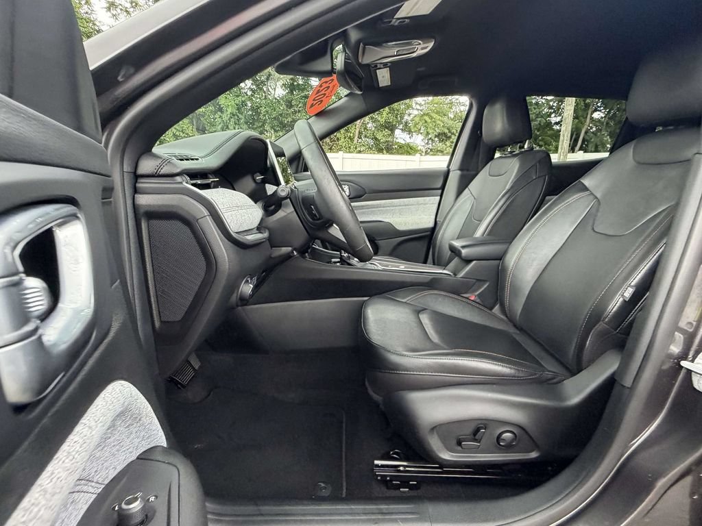 Used 2023 Jeep Compass Latitude AWD/4WD image 16
