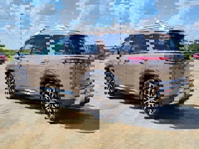 Used 2025 Nissan Pathfinder Platinum w/ Cargo Package image 4