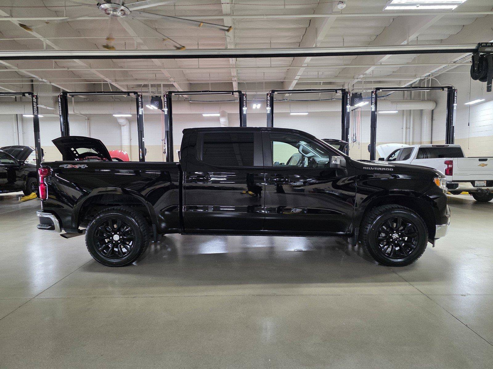 Used 2025 Chevrolet Silverado 1500 LT AWD/4WD image 8