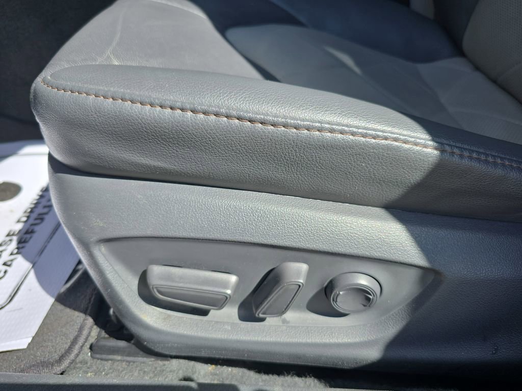 Used 2019 Toyota Camry XLE w/ Navigation Package image 25