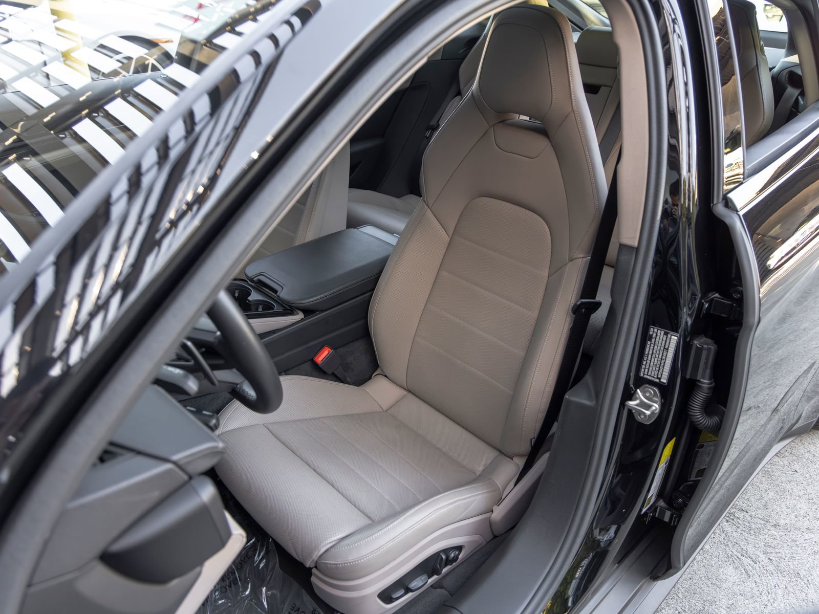 Certified 2025 Porsche Panamera RWD image 5