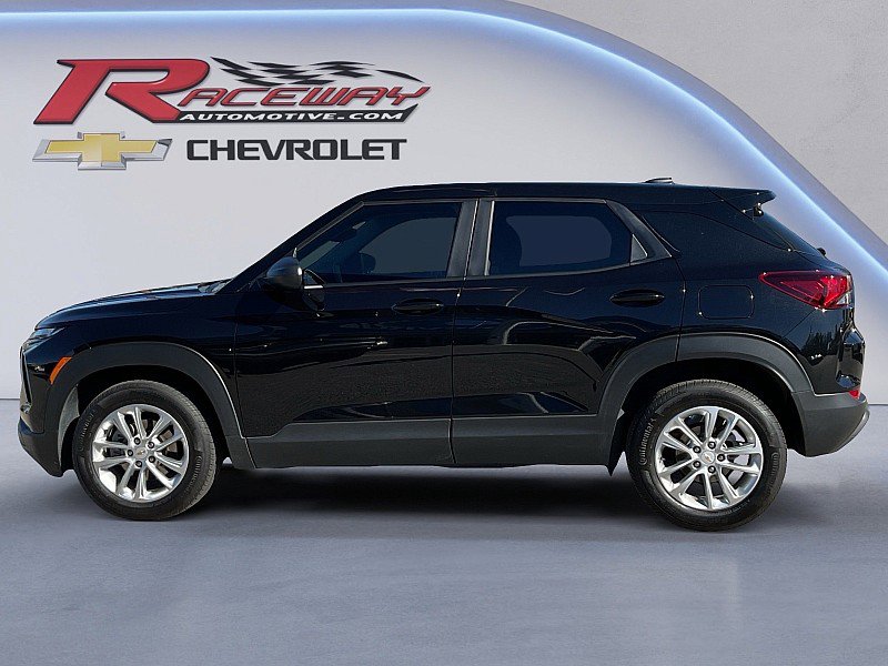 Used 2024 Chevrolet TrailBlazer LS image 2