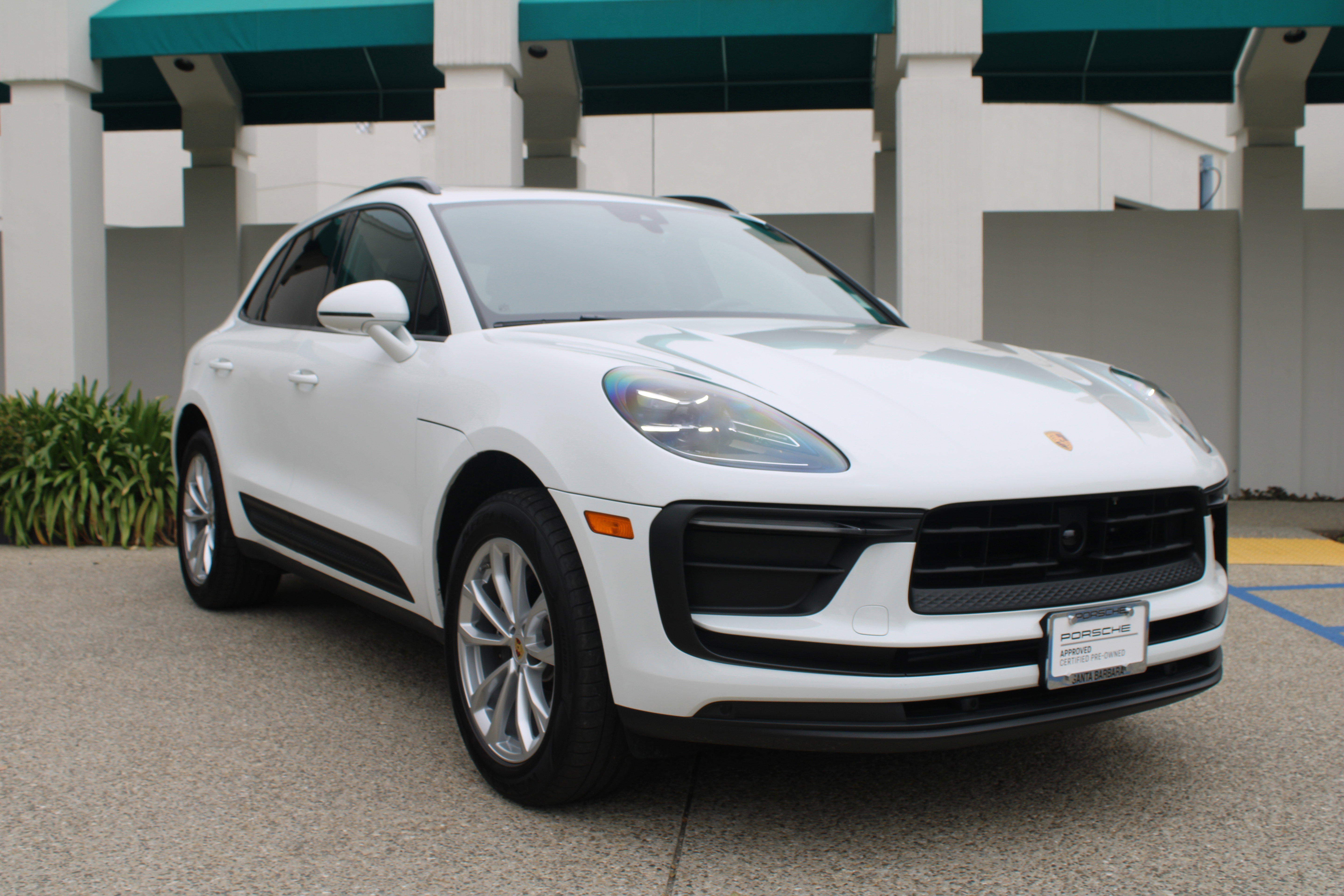 Certified 2026 Porsche Macan Turbo AWD/4WD image 9
