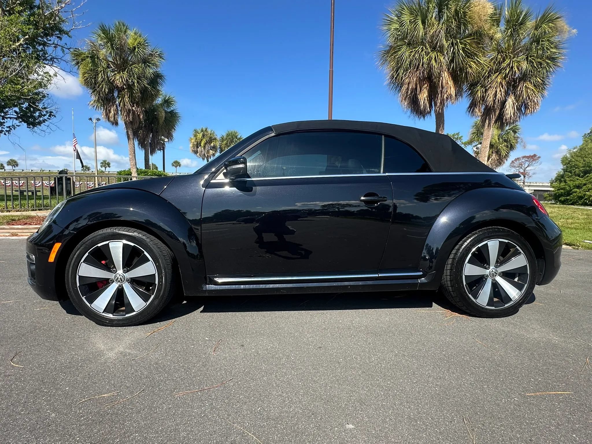 Used 2013 Volkswagen Beetle 2.0T FWD image 25