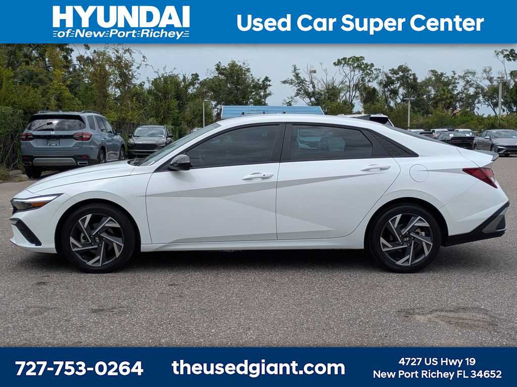 Certified 2025 Hyundai Elantra Sport FWD image 2