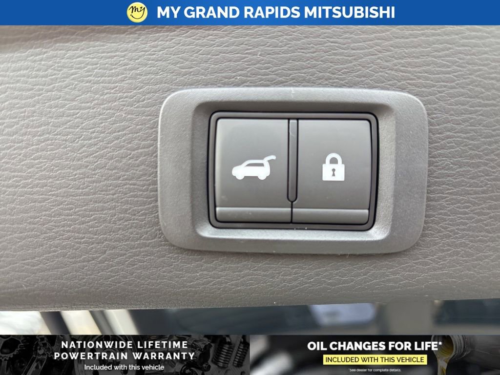 New 2026 Mitsubishi Outlander SEL image 13