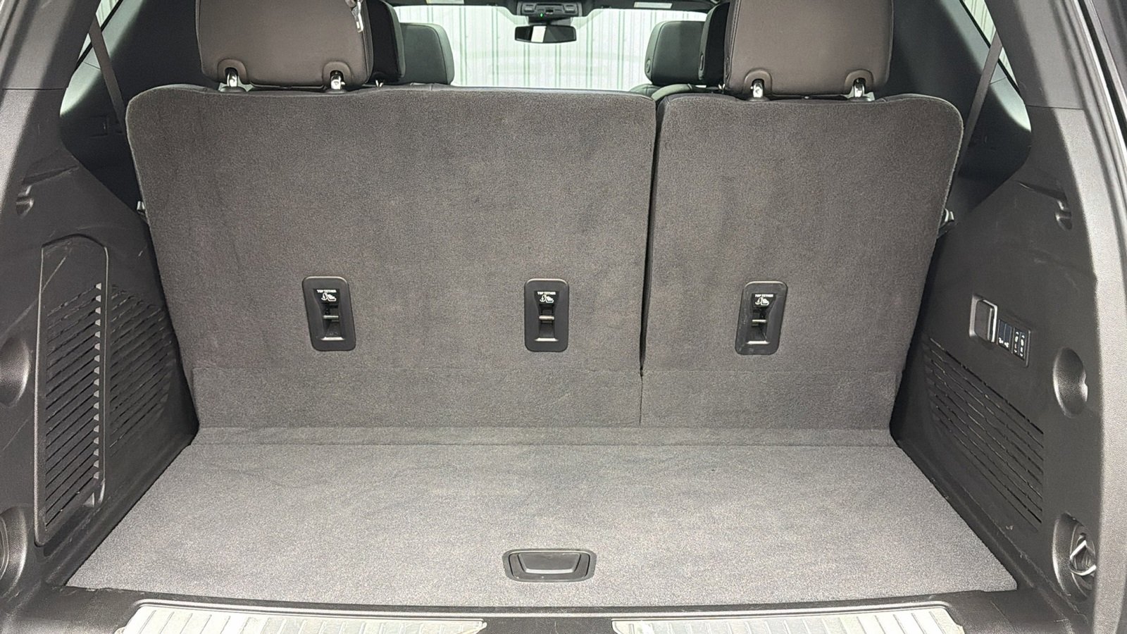 Used 2025 Chevrolet Tahoe Z71 w/ Comfort Package image 19