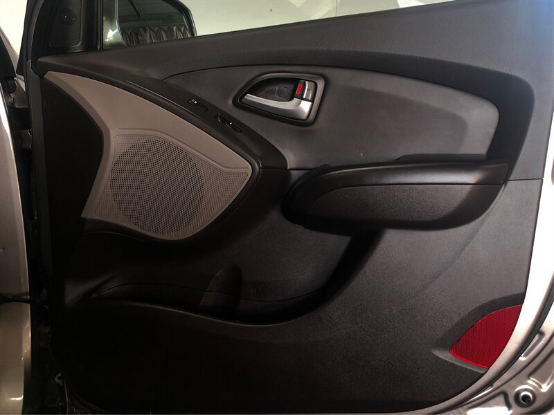 Used 2012 Hyundai Tucson GLS FWD image 17