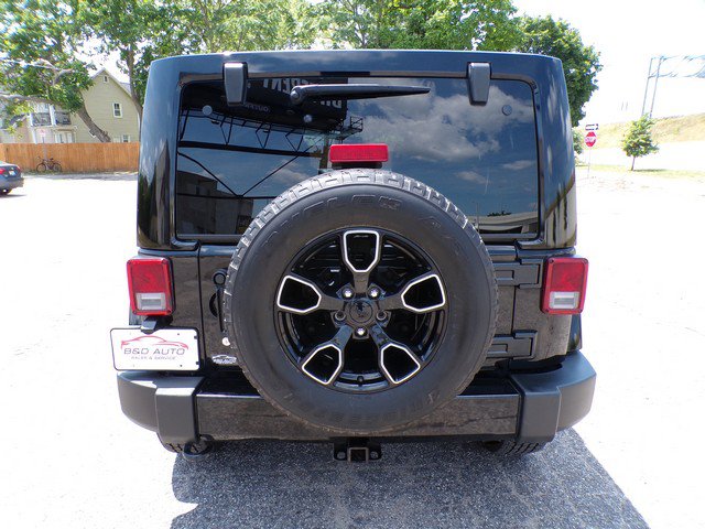 Used 2018 Jeep Wrangler Unlimited Sahara w/ Dual Top Group AWD/4WD image 4