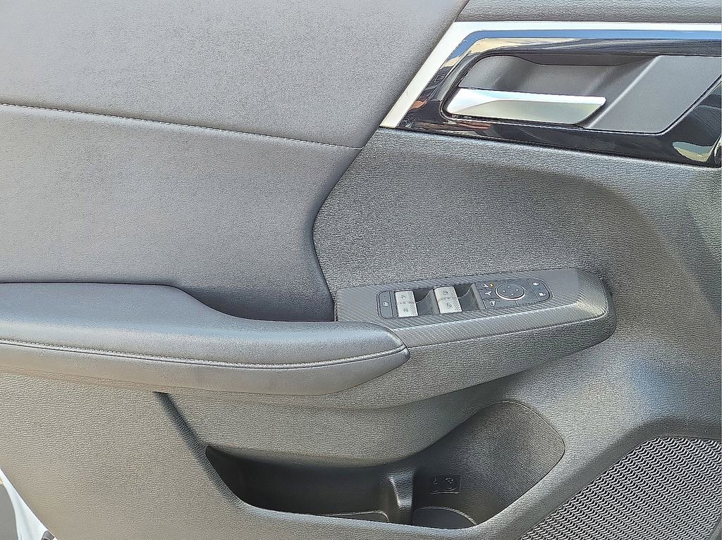 Used 2023 Mitsubishi Outlander SE image 21