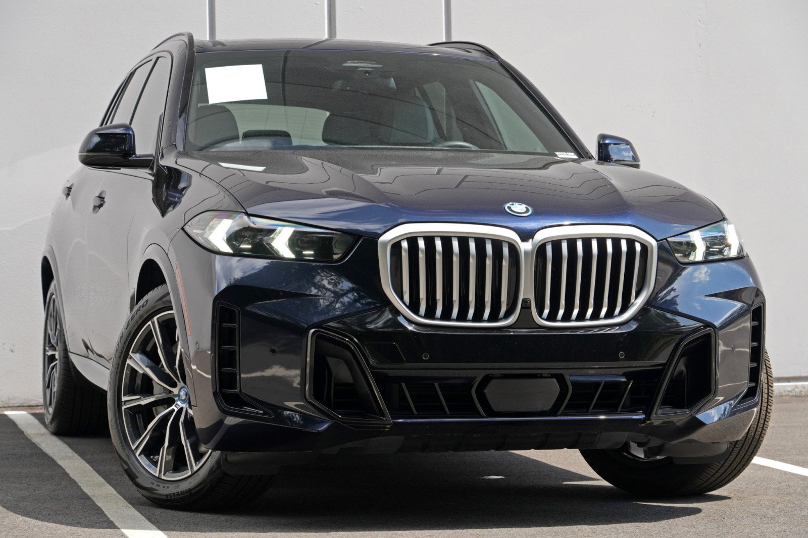 Used 2024 BMW X5 xDrive50e w/ M Sport Package AWD/4WD image 4