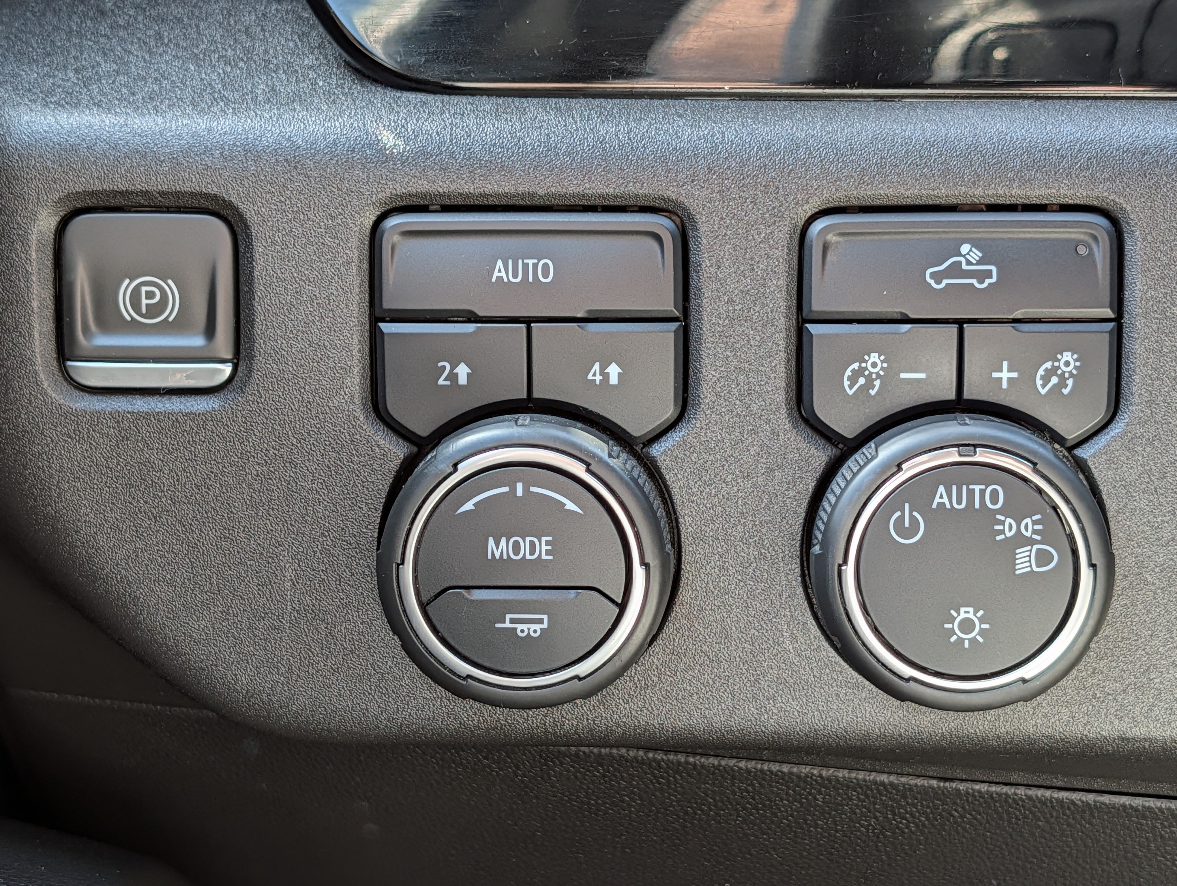 Used 2022 Chevrolet Silverado 1500 LT AWD/4WD image 16
