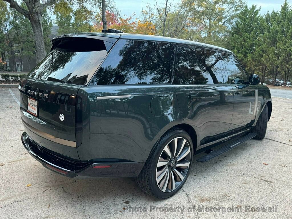 Used 2025 Land Rover Range Rover SV AWD/4WD image 9