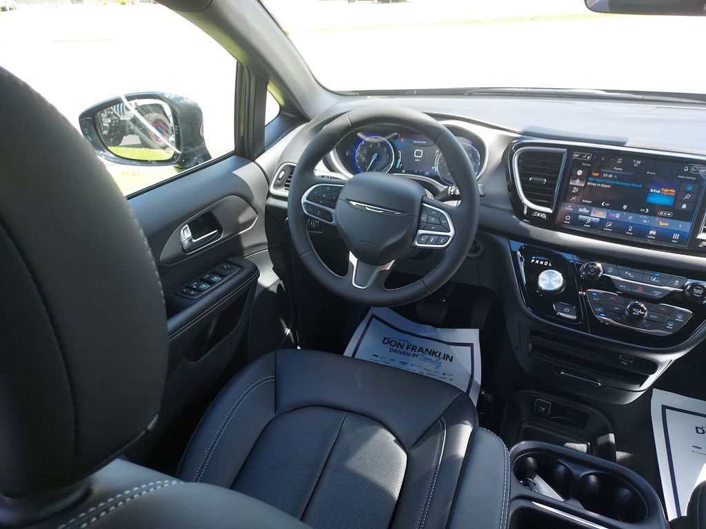 New 2027 Chrysler Pacifica LX FWD image 15