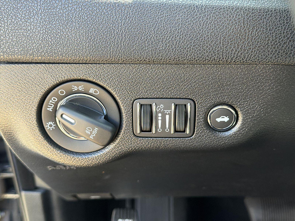 Used 2022 Chrysler 300 Touring L w/ Safetytec Plus Group RWD image 16