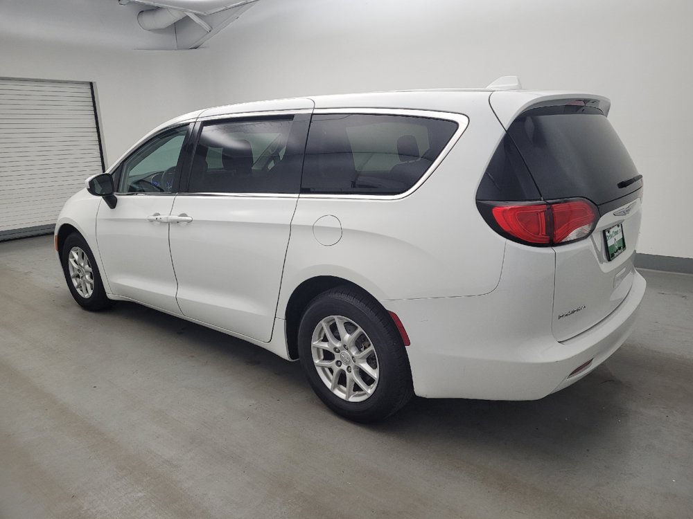 Used 2017 Chrysler Pacifica LX FWD image 3