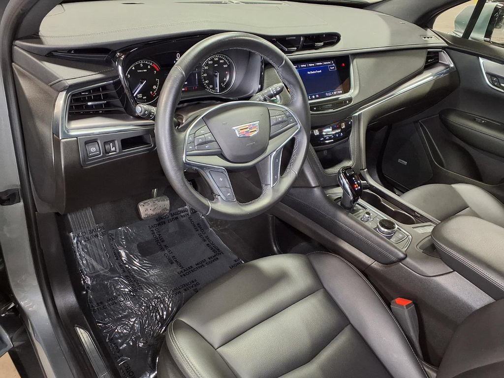 Certified 2023 Cadillac XT5 Luxury FWD image 3