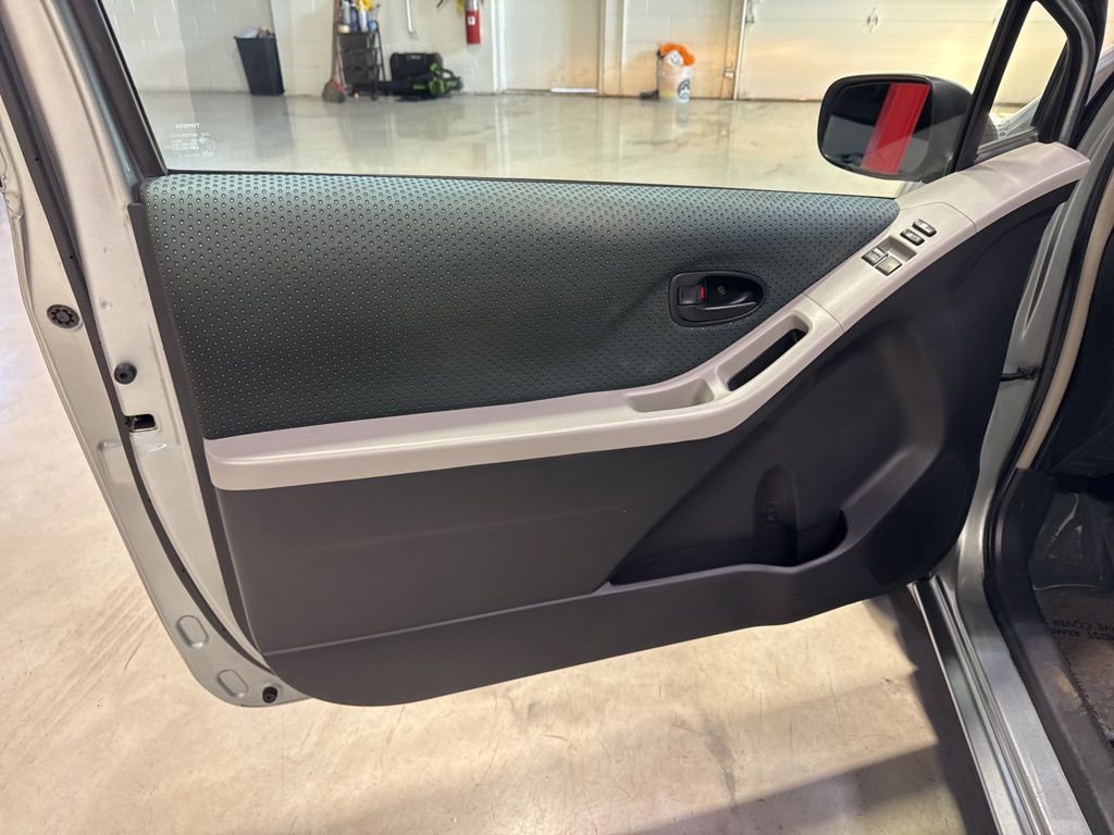 Used 2008 Toyota Yaris 2-Door Hatchback image 20