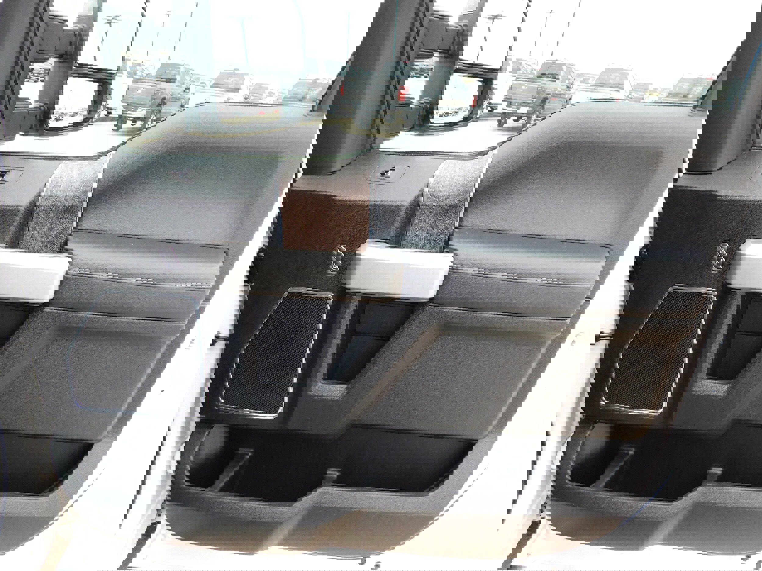 Used 2019 Ford F250 Lariat w/ Chrome Package image 11