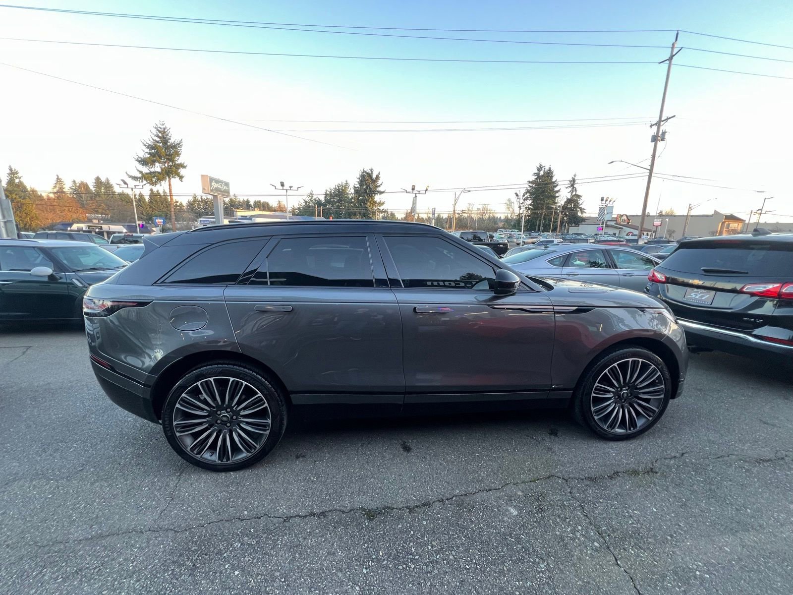 Used 2019 Land Rover Range Rover Velar R-Dynamic SE image 5