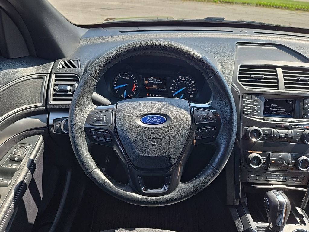 Used 2019 Ford Explorer XLT FWD image 4