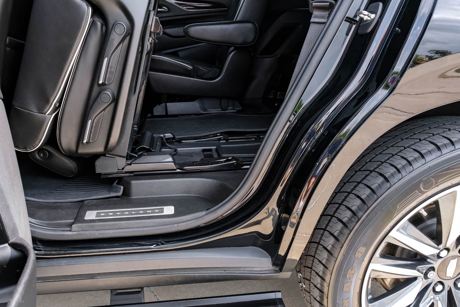 Used 2021 Cadillac Escalade Sport w/ Driver Assist Tech Package image 55