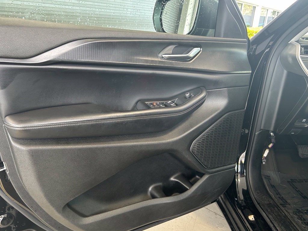 Certified 2024 Jeep Grand Cherokee L Laredo RWD image 15