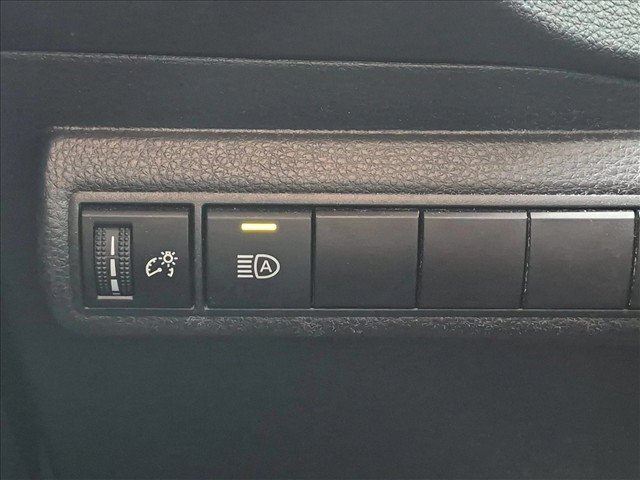 Used 2025 Toyota Corolla LE FWD image 15