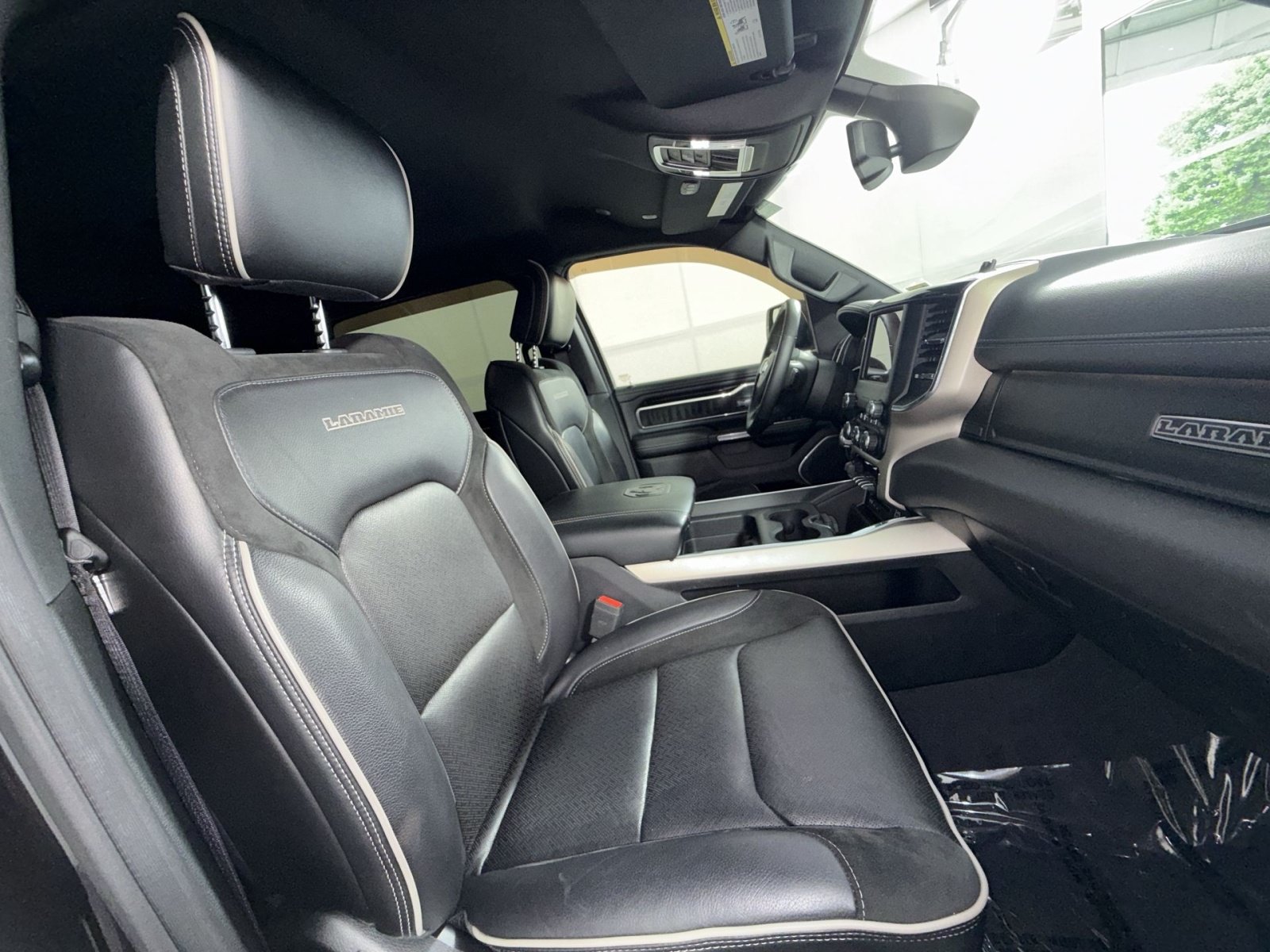 Used 2019 RAM 1500 Laramie w/ Sport Appearance Package AWD/4WD image 25